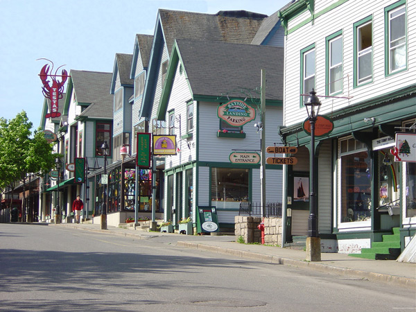 Bar Harbor Maine shops on Maine Street